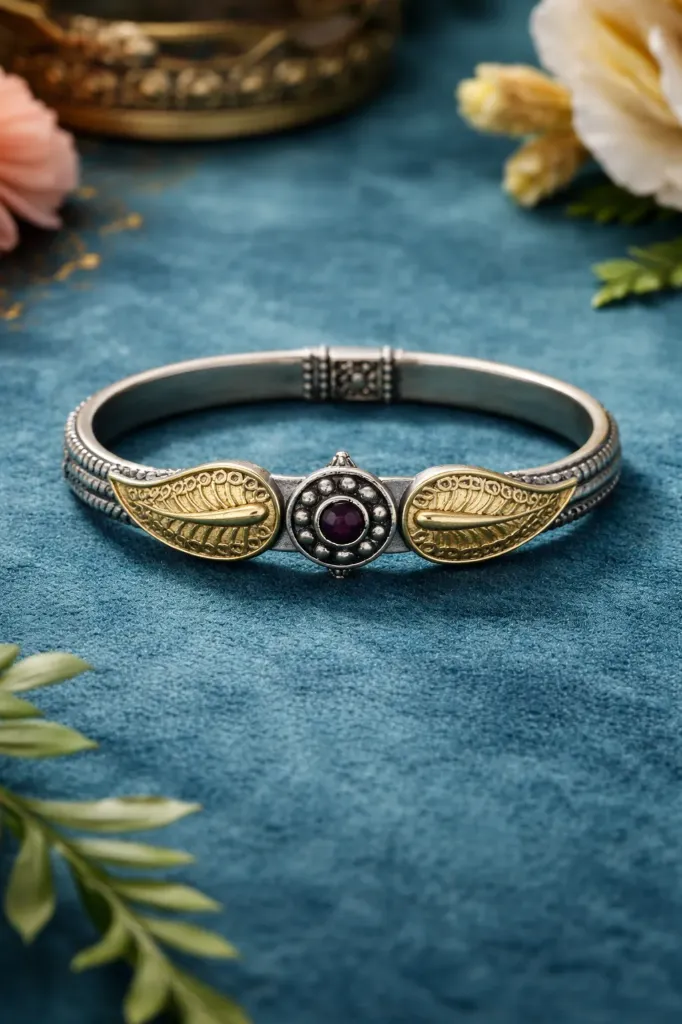 Vintage Dual-Tone Leaf Design Bangle