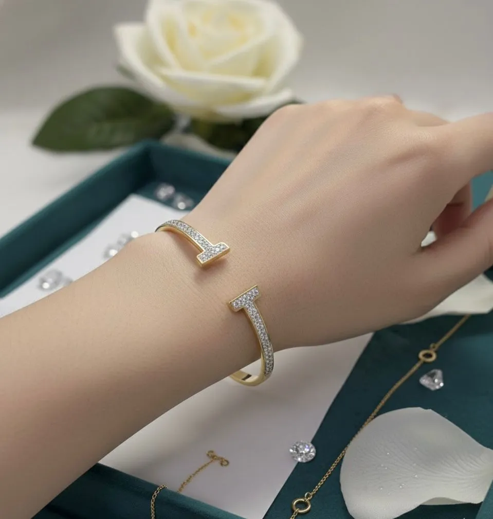 Sparkling  T-open bangle